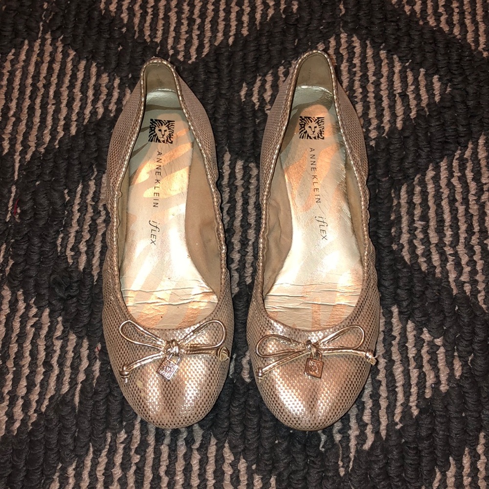 Anne Klein gold flats!!